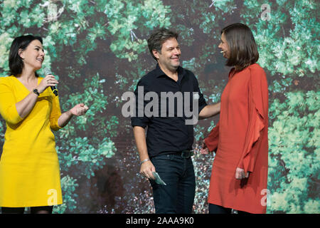 Bielefeld, Deutschland. 15 Nov, 2019. Katrin GÖRING-Eckardt, Fraktionsvorsitzenden Bündnis 90/Die Grünen im Deutschen Bundestag, bei ihrer Rede, Annalena BAERBOCK, Bundesvorsitzender Bündnis 90/Die Grünen, Robert Habeck, Bundesvorsitzender Bündnis 90/Die Grünen, 44. Ordentliche Delegation des Bundes Konferenz der Bündnis 90/Die Grünen in der Stadthalle Bielefeld vom 15.-17.11.2019 | Verwendung der weltweiten Kredit: dpa/Alamy leben Nachrichten Stockfoto