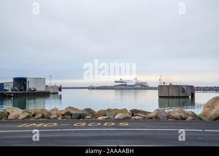 Hirtshals, Dänemark, 20. November 2019: Port des Unternehmens Colorline und Ankunft der Fähren in Dänemark Stockfoto