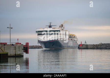 Hirtshals, Dänemark, 20. November 2019: Port des Unternehmens Colorline und Ankunft der Fähren in Dänemark Stockfoto