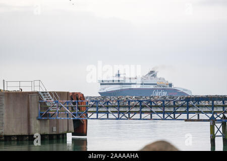Hirtshals, Dänemark, 20. November 2019: Port des Unternehmens Colorline und Ankunft der Fähren in Dänemark Stockfoto