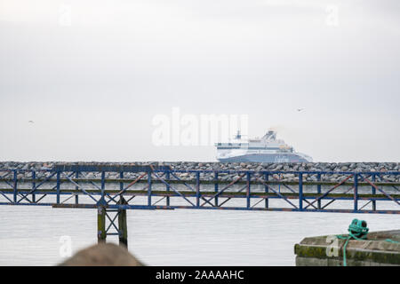 Hirtshals, Dänemark, 20. November 2019: Port des Unternehmens Colorline und Ankunft der Fähren in Dänemark Stockfoto
