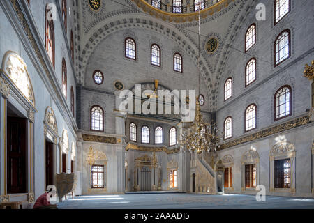 Innenraum des Gebets Halle Nusretiye Moschee, Tophane, Beyoglu, Istanbul, Türkei Stockfoto
