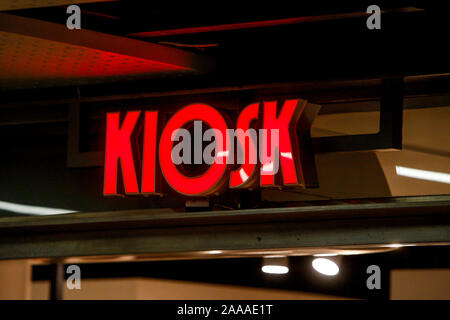 Amsterdam, Niederlande. 15 Sep, 2019. AMSTERDAM, 15-11-2019, Lager, Nu.nl, der Compagnie, Kiosk Branche, Buchhandlung Credit: Pro Schüsse/Alamy leben Nachrichten Stockfoto