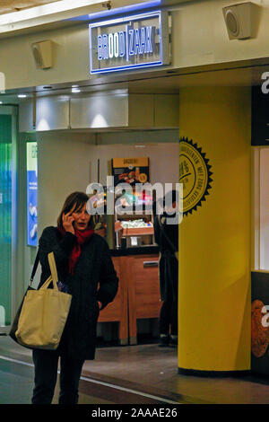 Amsterdam, Niederlande. 15 Sep, 2019. AMSTERDAM, 15-11-2019, Lager, Nu.nl, der Compagnie, Broodzaak Branche, Bäckerei Credit: Pro Schüsse/Alamy leben Nachrichten Stockfoto