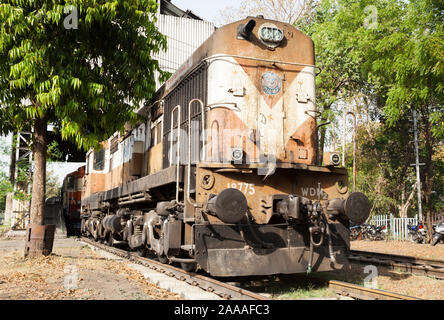 Indische Klasse WDM-3 diesel-elektrischen Lokomotive in Nagpur, Maharashtra. Die WDM-3 ist die indische Eisenbahn Arbeitspferd in den USA konzipiert Stockfoto