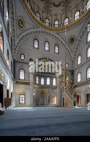 Innenraum des Gebets Halle Nusretiye Moschee, Tophane, Beyoglu, Istanbul, Türkei Stockfoto