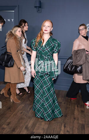 Brooklyn, NY, USA - November 19, 2019: Lauren Ambrose nimmt Apple TV + Premiere von "der Diener" an der BAM Howard Gilman Opera House, Brooklyn Stockfoto