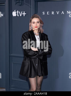 Brooklyn, NY, USA - November 19, 2019: Lolo Zouai nimmt Apple TV + Premiere von "der Diener" an der BAM Howard Gilman Opera House, Brooklyn Stockfoto