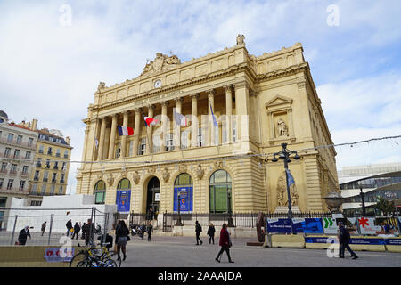 MARSEILLE, Frankreich-13 Nov 2019 - Blick auf die Sehenswürdigkeiten Palais de la Bourse, einem historischen Gebäude auf der Canebiere Gehäuse der Chambre de Commerce et d'in Stockfoto