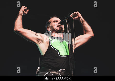 TEATRO DELLA CONCORDIA, Venaria, Italien - 2019/11/20: Der italienische Sänger und Songwriter Piero Pelù, Frontmann der Italienischen Rockband Litfiba, live auf der Bühne für seine "Benvenuto al Mondo" solo Tour 2019 Stockfoto