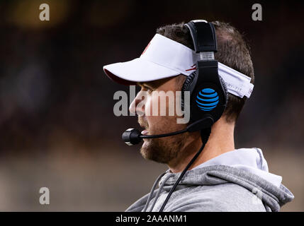 Waco, Texas, USA. 16 Nov, 2019. Oklahoma Sooners Haupttrainer Lincoln Riley an der Seitenlinie während der ersten Hälfte des NCAA Football Spiel zwischen Oklahoma Sooners und der Baylor Bären an McLane Stadion in Waco, Texas. Matthew Lynch/CSM/Alamy leben Nachrichten Stockfoto