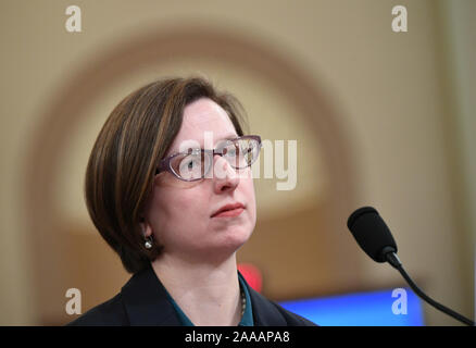 Washington, United States. Nov, 2019 20. Laura Cooper, stellvertretender Verteidigungsminister für Russisch, Ukrainisch und Eurasische Angelegenheiten bezeugt vor der Geheimdienstausschusses Amtsenthebungsverfahren Anhörungen in Präsident Donald Trump in Washington, DC am Mittwoch, 20. November 2019. Foto von Kevin Dietsch/UPI Quelle: UPI/Alamy leben Nachrichten Stockfoto