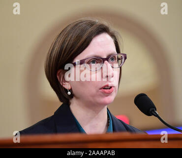 Washington, United States. Nov, 2019 20. Laura Cooper, stellvertretender Verteidigungsminister für Russisch, Ukrainisch und Eurasische Angelegenheiten bezeugt vor der Geheimdienstausschusses Amtsenthebungsverfahren Anhörungen in Präsident Donald Trump in Washington, DC am Mittwoch, 20. November 2019. Foto von Kevin Dietsch/UPI Quelle: UPI/Alamy leben Nachrichten Stockfoto