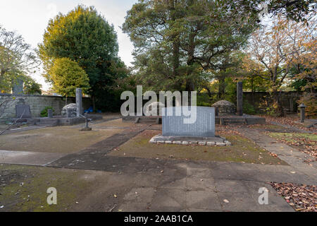 Grab von Tokugawa Yoshinobu (1837-1913), yanaka Friedhof, Taito-Ku, Tokio, Japan. Er ist 15. und letzte Shogun des Tokugawa Shogunats. Stockfoto