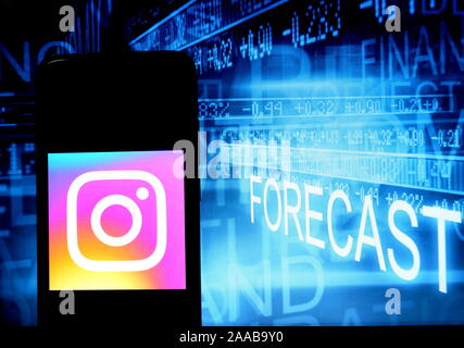 In diesem Foto Illustration ein Foto und Video Sharing social networking service application Instagram logo gesehen auf dem Smartphone angezeigt. Stockfoto