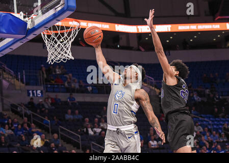 20.November 2019: Saint Louis Billikens Schutz Jordanien Goodwin (0) wird über die Verteidigung von High Point Leoparden, Eric Coleman Jr. (20), um die Lay-up Shot für einen Korb während der regulären Saison Spiel, wo der höchste Punkt Leoparden besuchte die St. Louis Billikens. Gehalten an Chaifetz Arena in St. Louis, MO Richard Ulreich/CSM Stockfoto