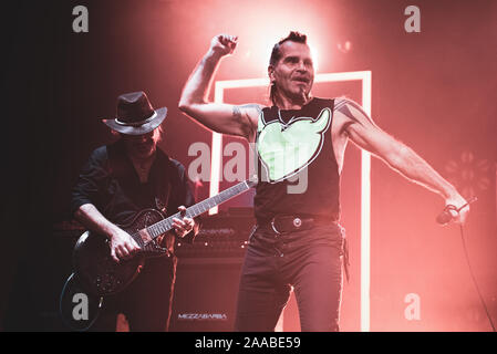 Venaria, Italien. Nov, 2019 20. TEATRO DELLA CONCORDIA, Venaria, Italien - 2019/11/20: Der italienische Gitarrist Giacomo Castellano live zusammen mit Piero Pel, für die "Benvenuto al Mondo"-Tour 2019 (Foto von Alessandro Bosio/Pacific Press) Quelle: Pacific Press Agency/Alamy leben Nachrichten Stockfoto