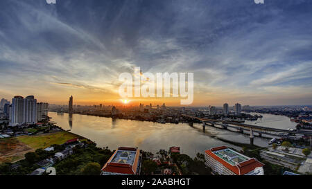 Sonnenaufgang, Avani Bangkok Riverside Hotel, Infinity Pool Stockfoto