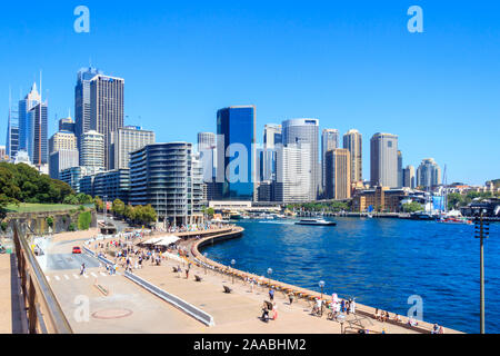 Sydney, Australien - 24. März 2013: Blick auf den Central Business District von den Royal Botanical Gardens. Die Stadt hat die größte Bevölkerung in Th Stockfoto