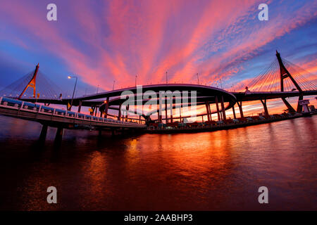 Pano von Bhumibol Mega Bridge, Bangkok, Thailand Stockfoto