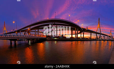 Pano von Bhumibol Mega Bridge, Bangkok, Thailand Stockfoto