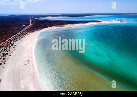 Luftaufnahme von Shell Beach World Heritage Area, Peron Halbinsel im Nordwesten von Australien, Westaustralien Stockfoto