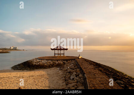 Schönen Sonnenaufgang Blick auf Bali Beach Stockfoto