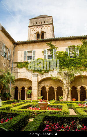 Kreuzgang Bereich um Saint-Paul-de-Mausole in Saint Remy de Provence in Frankreich Stockfoto