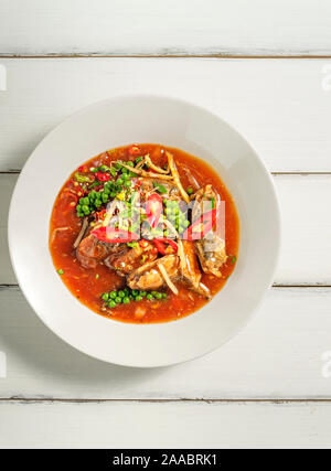 Pikante Sardinen Fisch in Tomatensauce, asiatischen Stil Essen Stockfoto