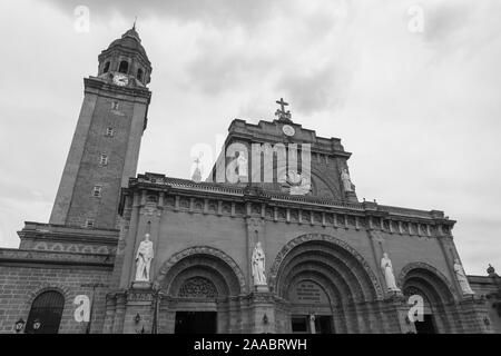 Manila, Philippinen - 7. Juli 2017: Blick auf die Kathedrale von Manila, erbaut 1571 Stockfoto