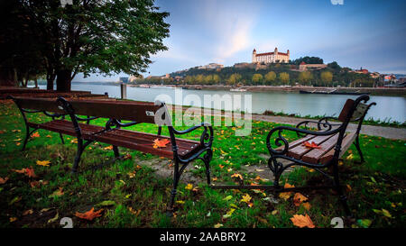 Schloss in Bratislava über den Fluss Dunabe, die Hauptstadt der Slowakei Stockfoto