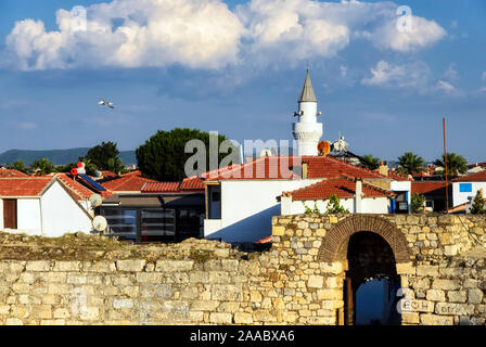 Sigacik, Türkei - 20. Juni 2017: Sigacik Stadt Blick vom Schloss. Sigacik ist klein historisches Dorf in Izmir. Stockfoto