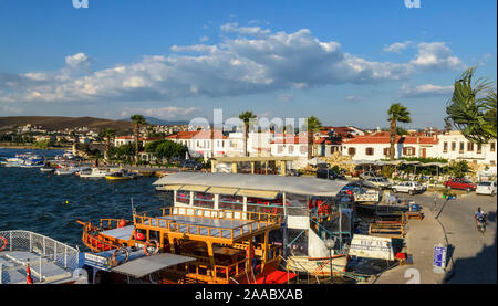 Sigacik, Türkei - 20. Juni 2017: Sigacik Stadt Blick vom Schloss. Sigacik ist klein historisches Dorf in Izmir. Stockfoto