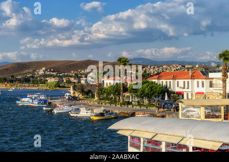 Sigacik, Türkei - 20. Juni 2017: Sigacik Stadt Blick vom Schloss. Sigacik ist klein historisches Dorf in Izmir. Stockfoto