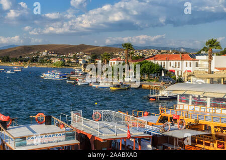 Sigacik, Türkei - 20. Juni 2017: Sigacik Stadt Blick vom Schloss. Sigacik ist klein historisches Dorf in Izmir. Stockfoto