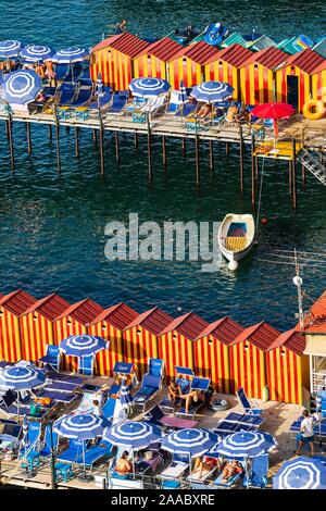 Bunte Beach Resorts, Sorrento, Kampanien, Italien Stockfoto