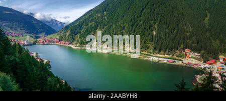 Uzungöl Seeblick - TÜRKEI - TRABZON Langen See - Blick auf die Berge und den See in Trabzon Stockfoto