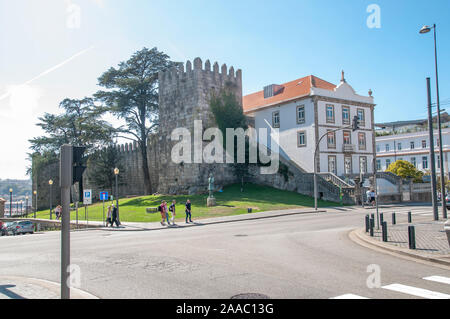 Wände von D. Fernando/Fernandina Wand ist eine mittelalterliche Burg in Porto, Portugal Stockfoto