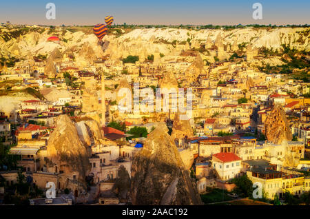 Berühmte Zentrum von Ballon fligths in Göreme, Kappadokien, Türkei. Stockfoto