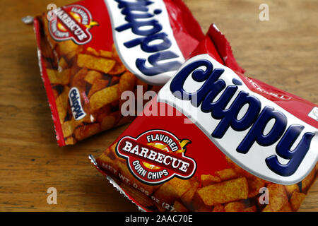 ANTIPOLO CITY, Philippinen - November 20, 2019: Beliebte Snacks Chips in Folie verpackt. Stockfoto