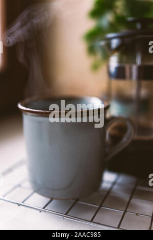 Kaffee in der französischen Presse. Guten Morgen. Stockfoto