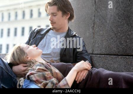 ETHAN HAWKE und Julie Delpy in vor Sonnenaufgang (1995), unter der Regie von RICHARD LINKLATER. Credit: CASTLE ROCK ENTERTAINMENT/Album Stockfoto