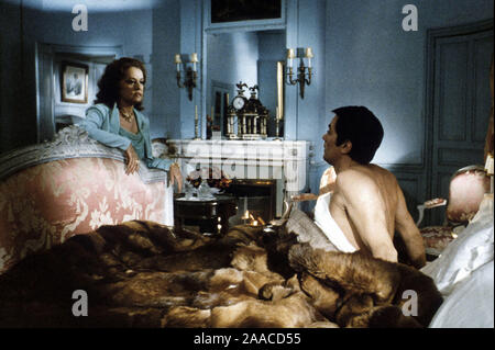 JEANNE MOREAU und Alain Delon in HERRN KLEIN (1976), Regie: JOSEPH LOSEY. Credit: BASILIKUM FILM/Album Stockfoto