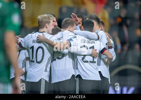 Jubilationtraube der deutschen Spielern nach dem Ziel zu 3:1 für Deutschland, Jubel, Jubel, Jubeln, Freude, Jubel, Feiern, goaljubel, halb Bild, halb Abbildung, Fußball Laenderspiel, EM-Qualifikation, Gruppe C, Deutschland (GER) - Nordirland (NIR) 6:1, am 19.11.2019 in Frankfurt/Deutschland. € | Nutzung weltweit Stockfoto