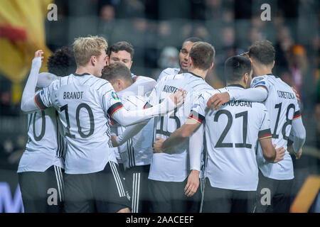 Jubilationtraube der deutschen Spielern nach dem Ziel zu 3:1 für Deutschland, Jubel, Jubel, Jubeln, Freude, Jubel, Feiern, goaljubel, halb Bild, halb Abbildung, Fußball Laenderspiel, EM-Qualifikation, Gruppe C, Deutschland (GER) - Nordirland (NIR) 6:1, am 19.11.2019 in Frankfurt/Deutschland. € | Nutzung weltweit Stockfoto