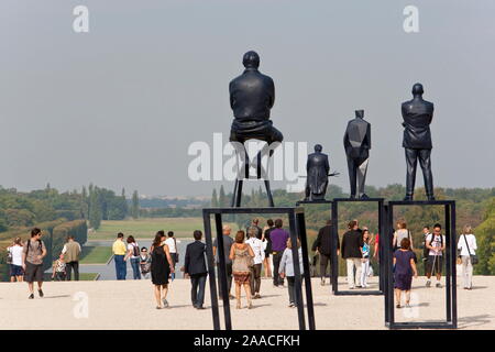 Der KUNSTSTOFF KÜNSTLERS XAVIER VEILHAN SUCCESSFULLLY ÜBERWAND DIE HERAUSFORDERUNG DER VERSCHMELZUNG MIT DER ARCHITEKTUR VON VERSAILLES, IN EINE BEREDTE DIALOG Stockfoto