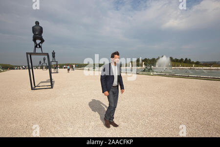 Der KUNSTSTOFF KÜNSTLERS XAVIER VEILHAN SUCCESSFULLLY ÜBERWAND DIE HERAUSFORDERUNG DER VERSCHMELZUNG MIT DER ARCHITEKTUR VON VERSAILLES, IN EINE BEREDTE DIALOG Stockfoto