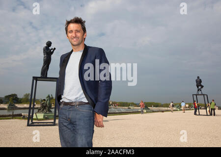 Der KUNSTSTOFF KÜNSTLERS XAVIER VEILHAN SUCCESSFULLLY ÜBERWAND DIE HERAUSFORDERUNG DER VERSCHMELZUNG MIT DER ARCHITEKTUR VON VERSAILLES, IN EINE BEREDTE DIALOG Stockfoto