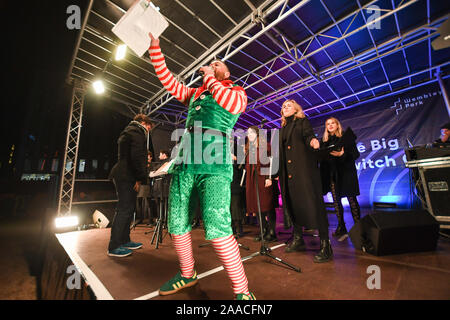 Winterfest beschreibt sich selbst als Weihnachten in Technicolor! Dies ist das erste Mal das Winterfest in Wembley gehalten worden ist, und er verwandelt, einige der Orte rund um das Wembley Stadion in einer immersiven technicolor Spielplatz. Es gibt 11 Licht- und Klanginstallationen, einzigartigen Kunstwerken rund um den Bereich punktiert. Es ist bis zum 5. Januar 2020 geöffnet und ist kostenlos. Stockfoto