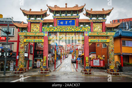 Incheon Korea, 7. Oktober 2019: Incheon Chinatown Eingang mit traditionellen chinesischen Tor auf tagsüber in Incheon Südkorea Stockfoto